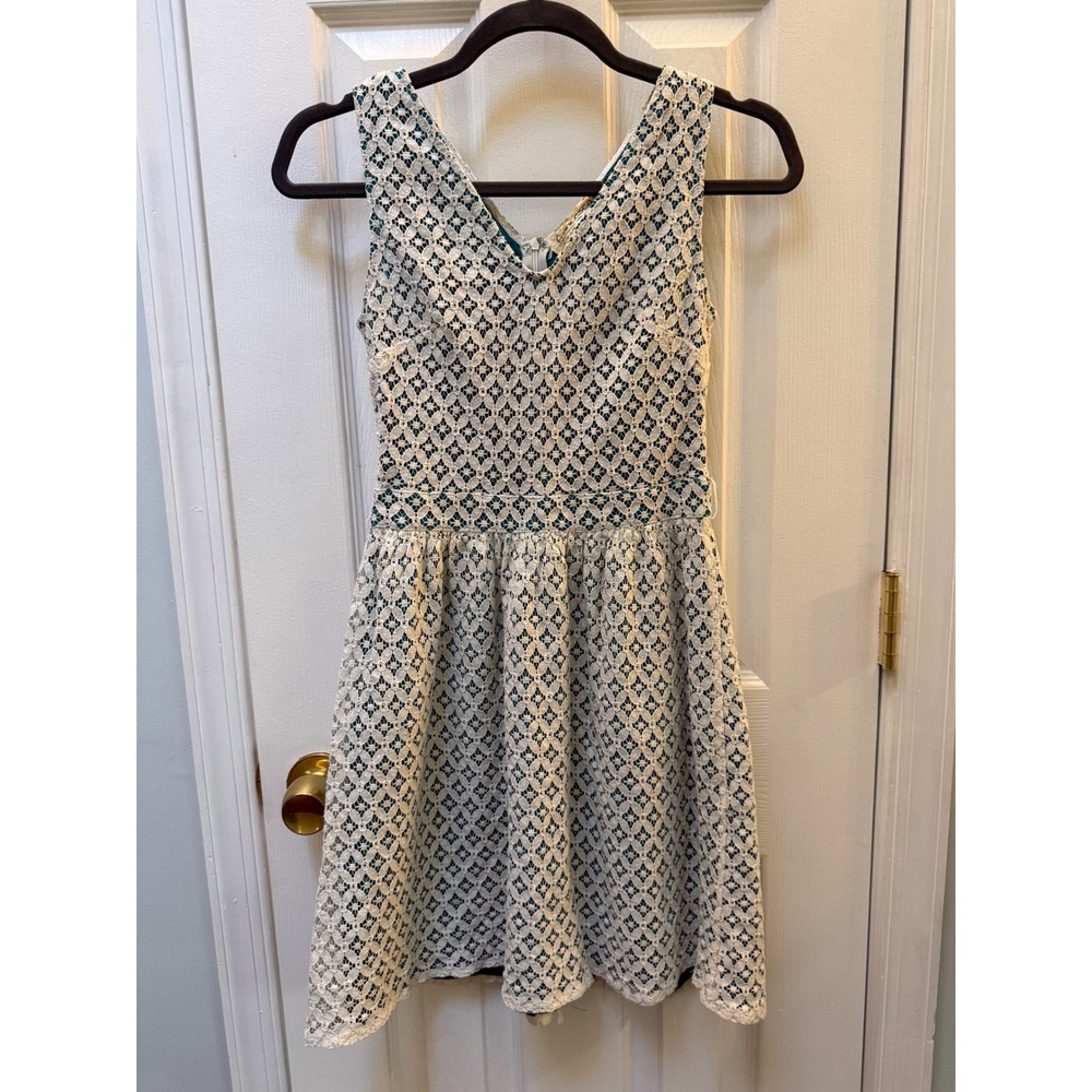 Francesca's Collections White Lace Teal Lined Fit & Flare Dress Small KYD500331